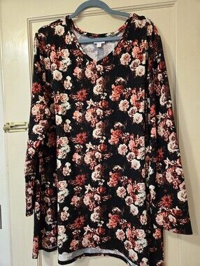 Lularoe Elizabeth Floral V-Neck Long Sleeve Tunic - Black with Red & Cream Roses